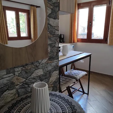 Georgeshousesmani Ρίγκλια