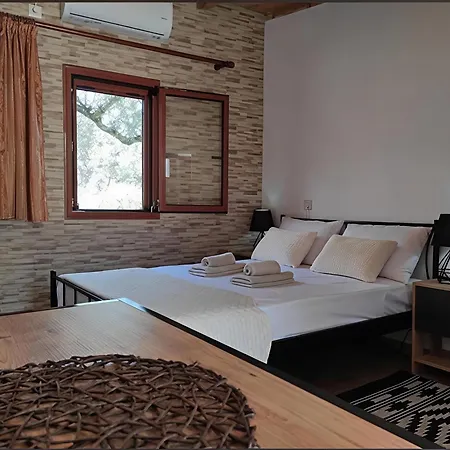 Georges Houses Mani * Riglia